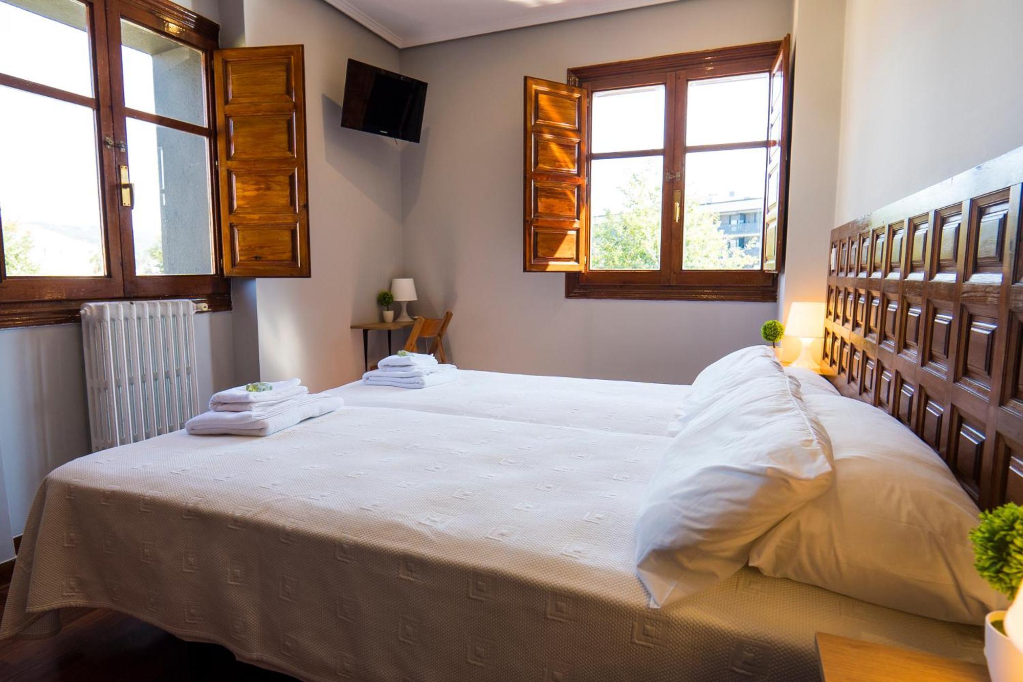 Paratene Ostatu Habitaciones Erandio Esterno foto