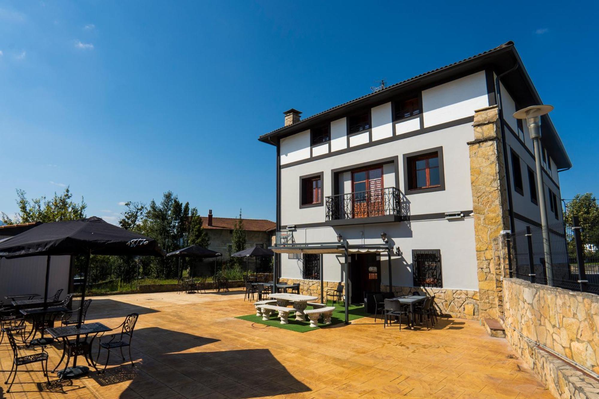 Paratene Ostatu Habitaciones Erandio Esterno foto